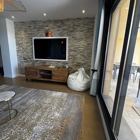 Bright With Breathtaking View Apartman